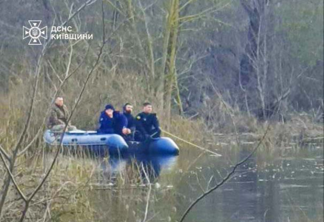 Під Вишгородом рятівники знайшли тіло зниклого 1 березня рибалки (фото, відео)
