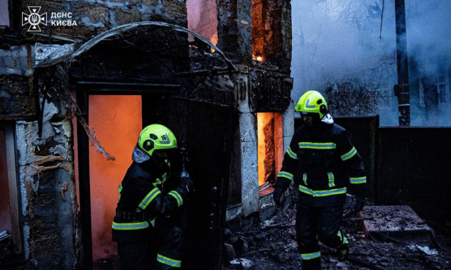 У ході гасіння пожежі у Дніпровському районі столиці рятувальники виявили тіло