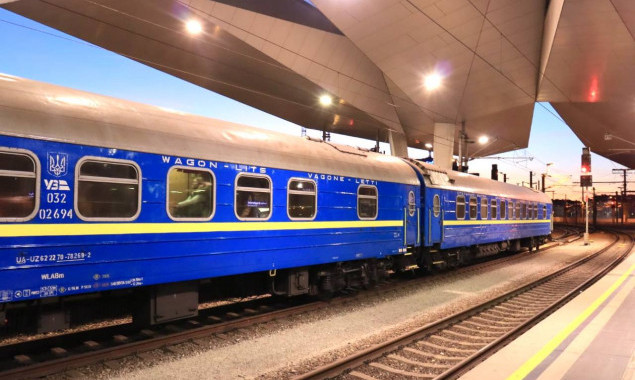 “Укрзалізниця” призупинила продаж квитків на прямий потяг з Києва до Відня через продаж онлайн-квитків до Австрії та Угорщини