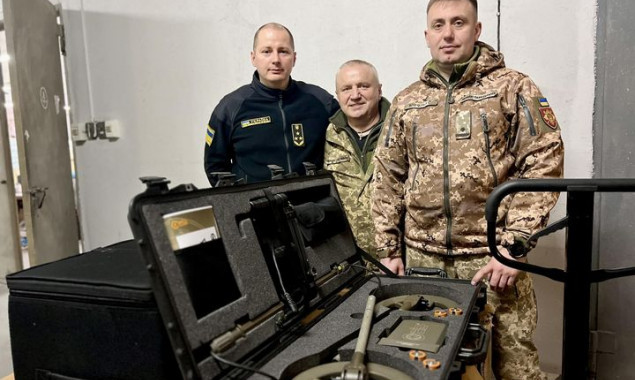 Київська митниця передала військовим спецобладнання для розмінування